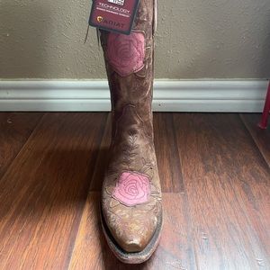 New Ariat Boots - Size 8 - NEVER WORN